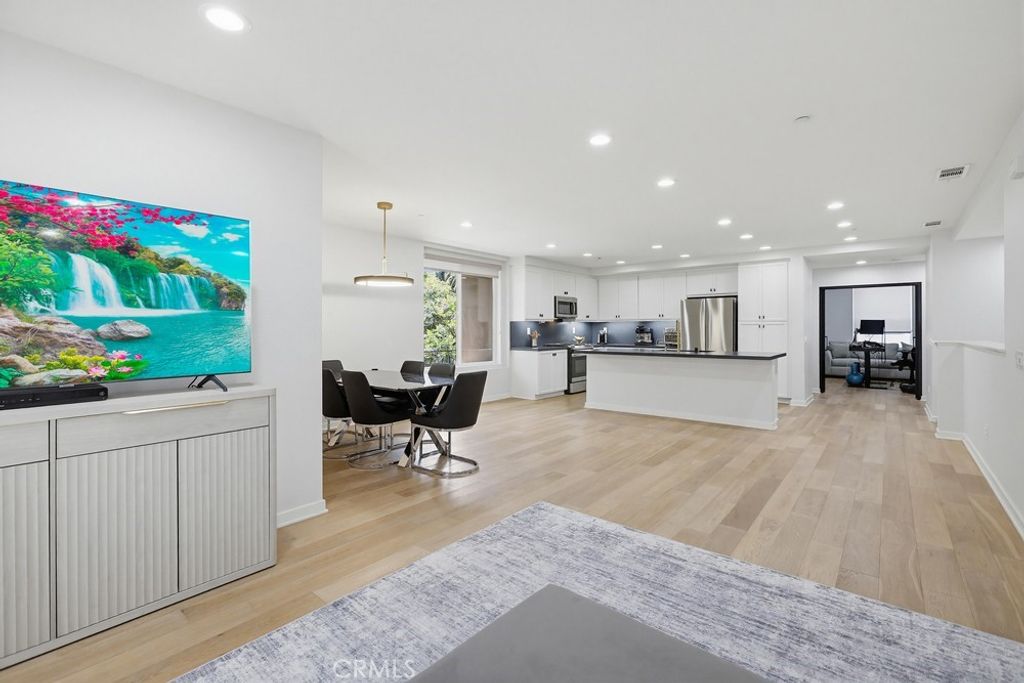 503 Rockefeller, Irvine, CA 92612