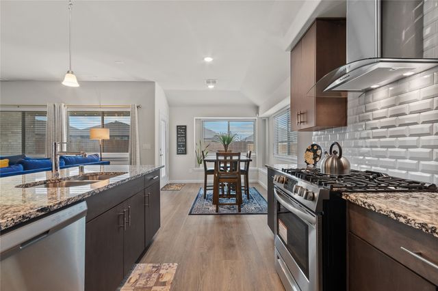 1216 Coyote Ridge, Aubrey, TX 76227