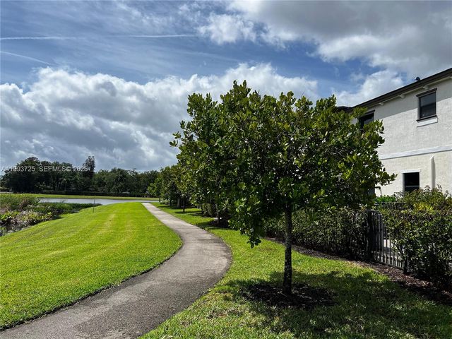 5942 Mustang Mnr, Davie, FL 33314