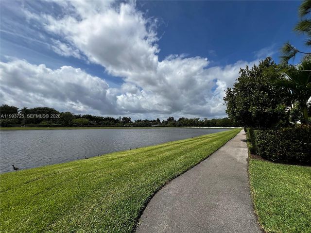 5942 Mustang Mnr, Davie, FL 33314