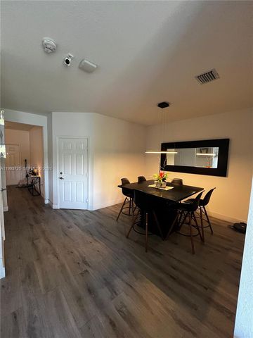 5942 Mustang Mnr, Davie, FL 33314