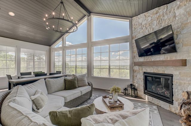 416 Eagle Bluff Drive, Hudson, WI 54016