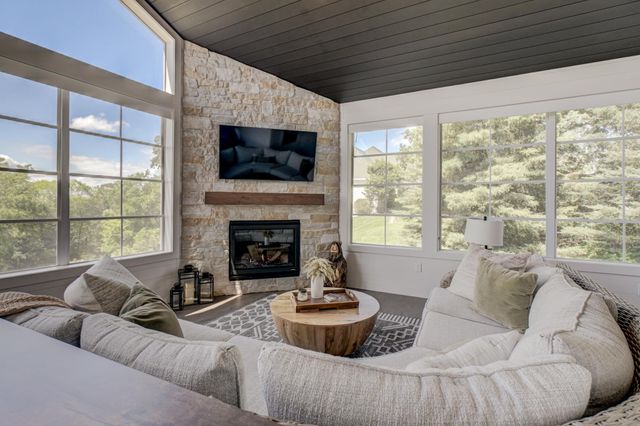 416 Eagle Bluff Drive, Hudson, WI 54016