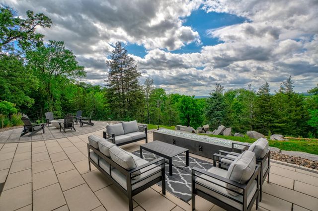 416 Eagle Bluff Drive, Hudson, WI 54016