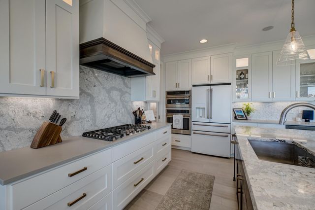 416 Eagle Bluff Drive, Hudson, WI 54016