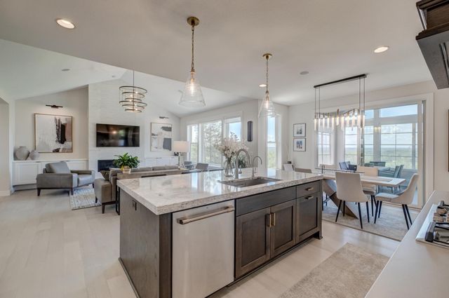 416 Eagle Bluff Drive, Hudson, WI 54016