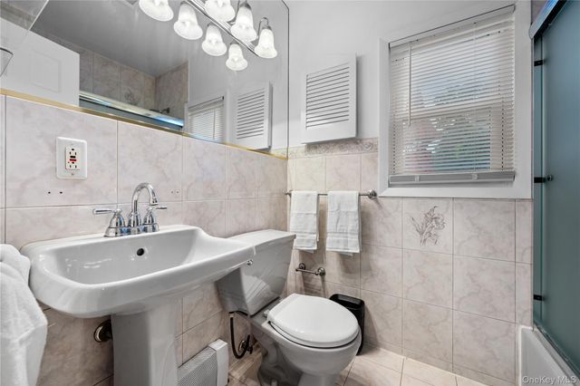 3 Lido Parkway, Lindenhurst, NY 11757