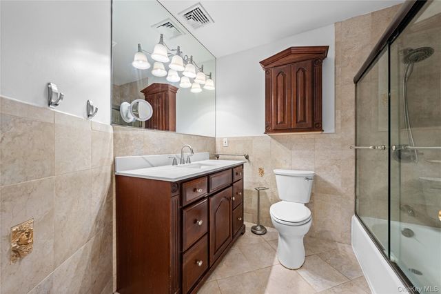 3 Lido Parkway, Lindenhurst, NY 11757