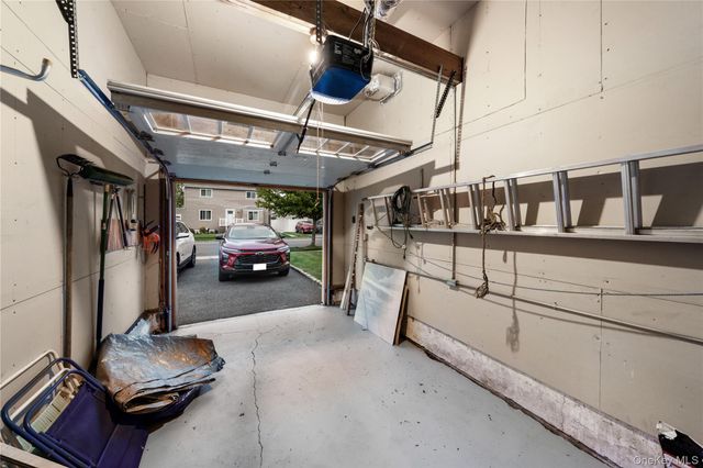 3 Lido Parkway, Lindenhurst, NY 11757