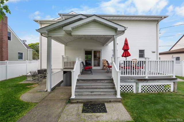 3 Lido Parkway, Lindenhurst, NY 11757