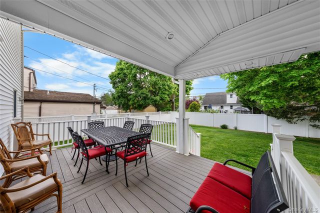 3 Lido Parkway, Lindenhurst, NY 11757