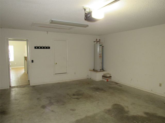 105 Wildcat Drive, Lacy Lakeview, TX 76705