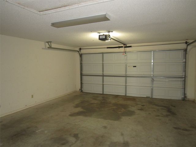 105 Wildcat Drive, Lacy Lakeview, TX 76705