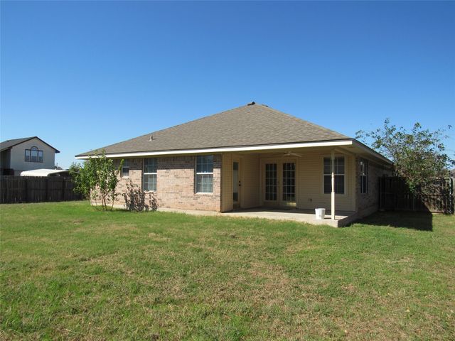 105 Wildcat Drive, Lacy Lakeview, TX 76705