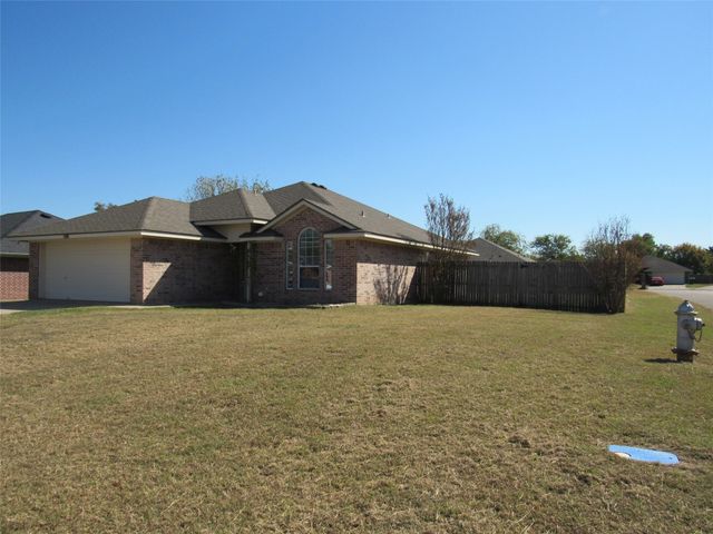 105 Wildcat Drive, Lacy Lakeview, TX 76705
