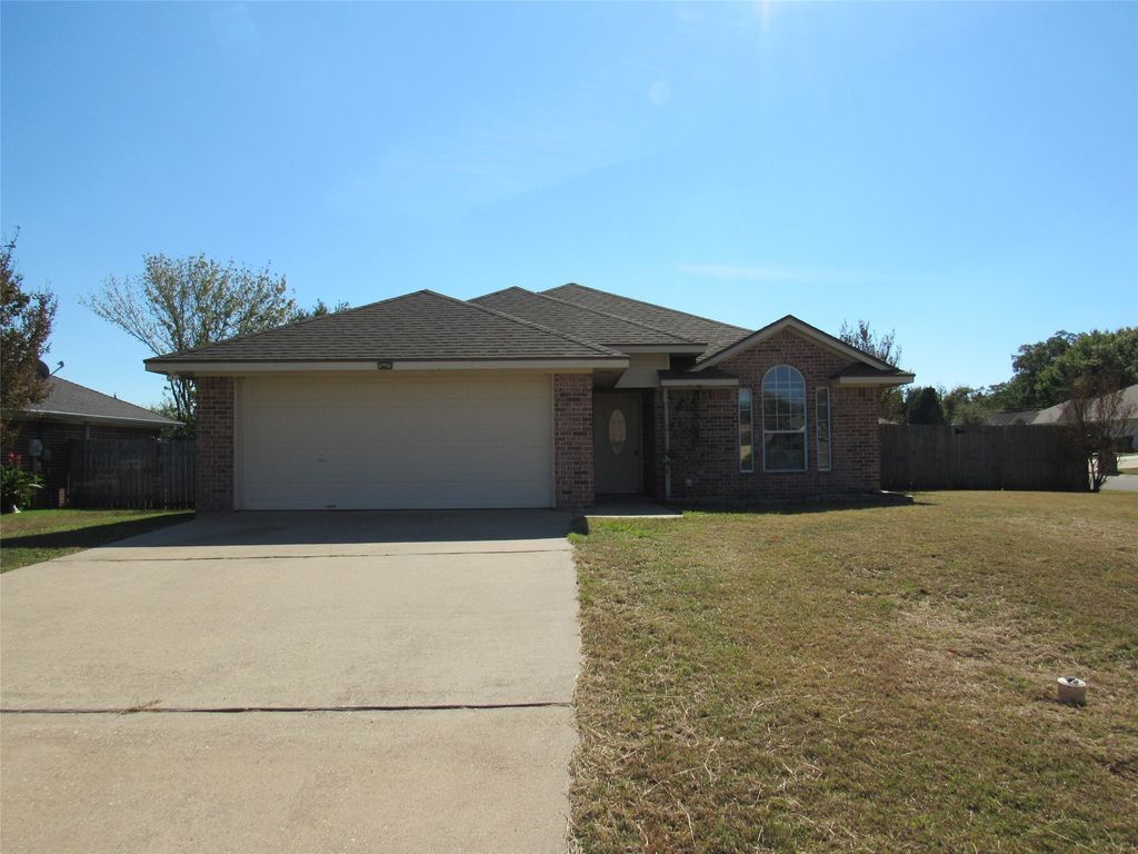 105 Wildcat Drive, Lacy Lakeview, TX 76705