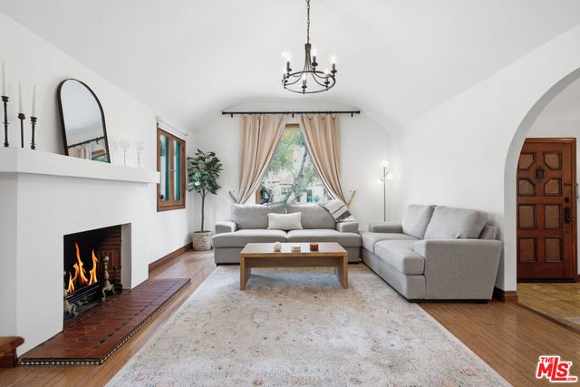 1555 S Crescent Heights Boulevard, Los Angeles, CA 90035
