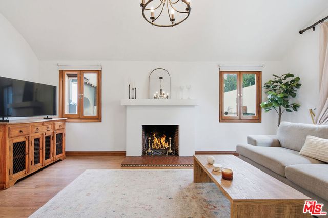 1555 S Crescent Heights Boulevard, Los Angeles, CA 90035