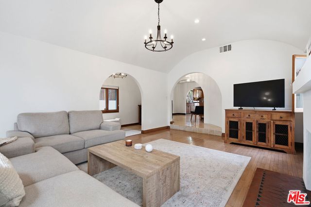 1555 S Crescent Heights Boulevard, Los Angeles, CA 90035
