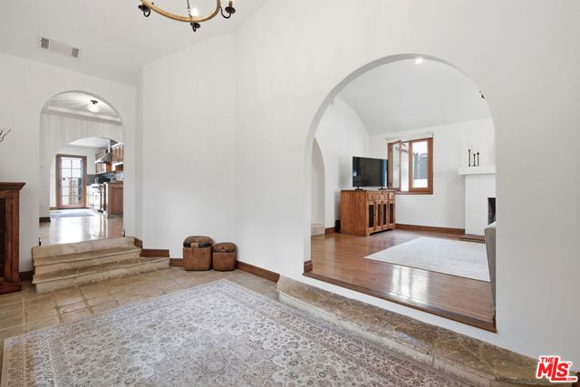 1555 S Crescent Heights Boulevard, Los Angeles, CA 90035