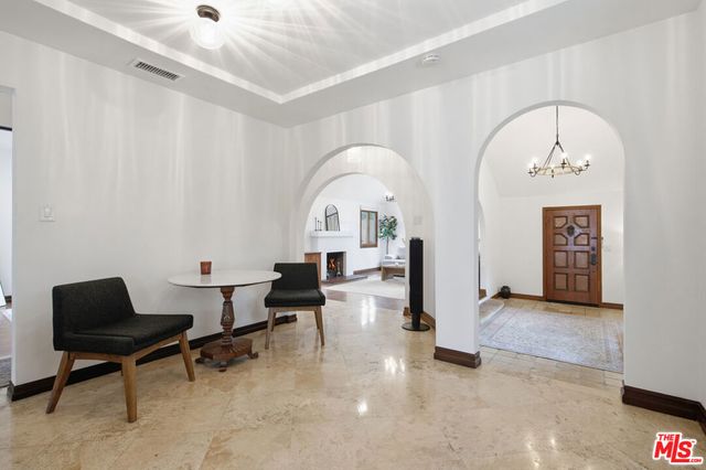 1555 S Crescent Heights Boulevard, Los Angeles, CA 90035