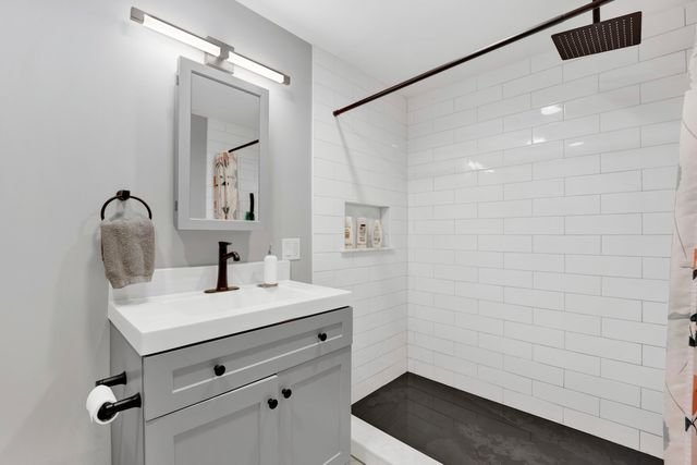 27W180 Cooley Avenue, Winfield, IL 60190