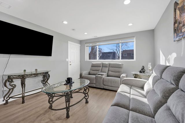 27W180 Cooley Avenue, Winfield, IL 60190