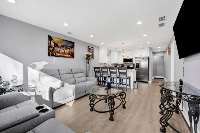 27W180 Cooley Avenue, Winfield, IL 60190