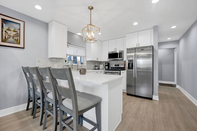 27W180 Cooley Avenue, Winfield, IL 60190