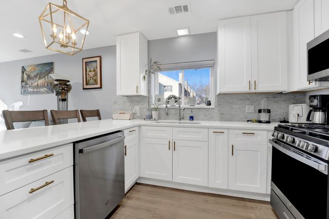 27W180 Cooley Avenue, Winfield, IL 60190