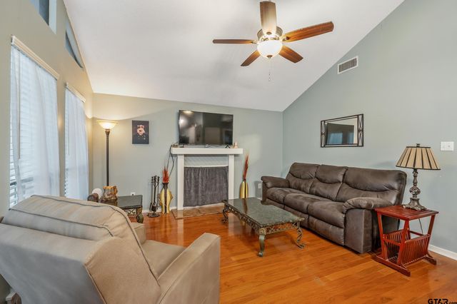 201 Elmwood Lane, Holly Lake Ranch, TX 75765