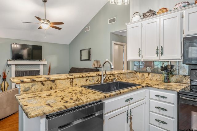 201 Elmwood Lane, Holly Lake Ranch, TX 75765