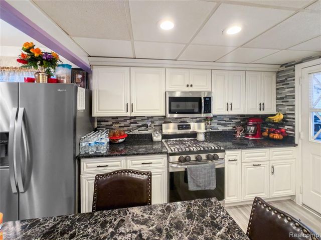 4710 Edgewood Street, Dearborn Heights, MI 48125