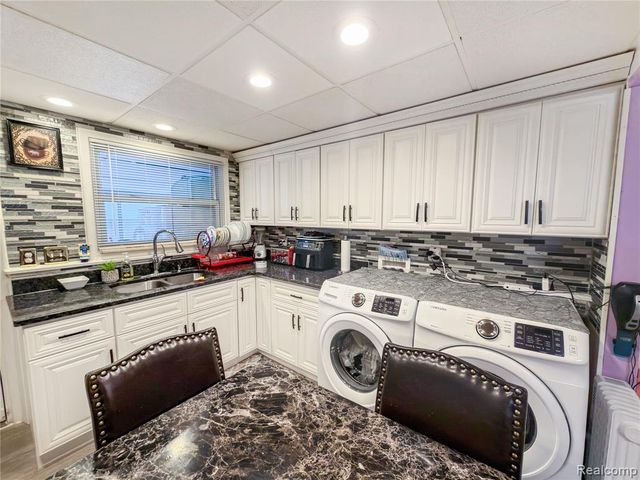 4710 Edgewood Street, Dearborn Heights, MI 48125