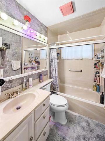 4710 Edgewood Street, Dearborn Heights, MI 48125