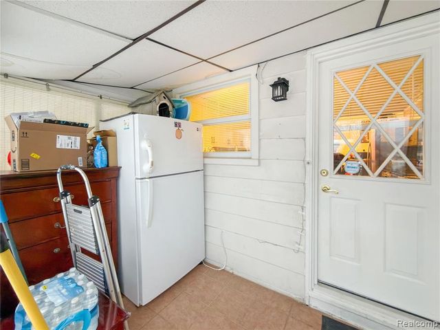 4710 Edgewood Street, Dearborn Heights, MI 48125