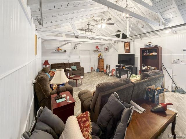 4710 Edgewood Street, Dearborn Heights, MI 48125