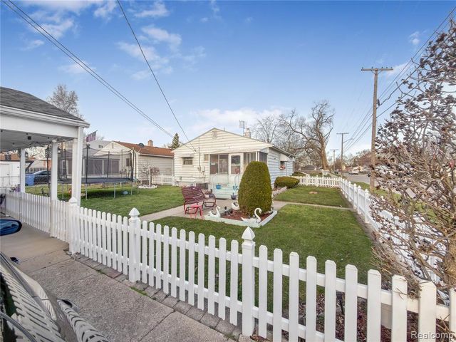 4710 Edgewood Street, Dearborn Heights, MI 48125