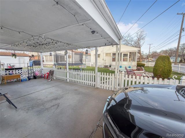 4710 Edgewood Street, Dearborn Heights, MI 48125