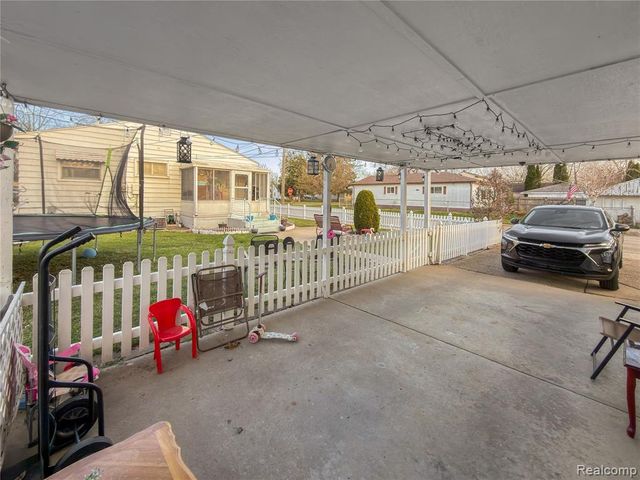 4710 Edgewood Street, Dearborn Heights, MI 48125