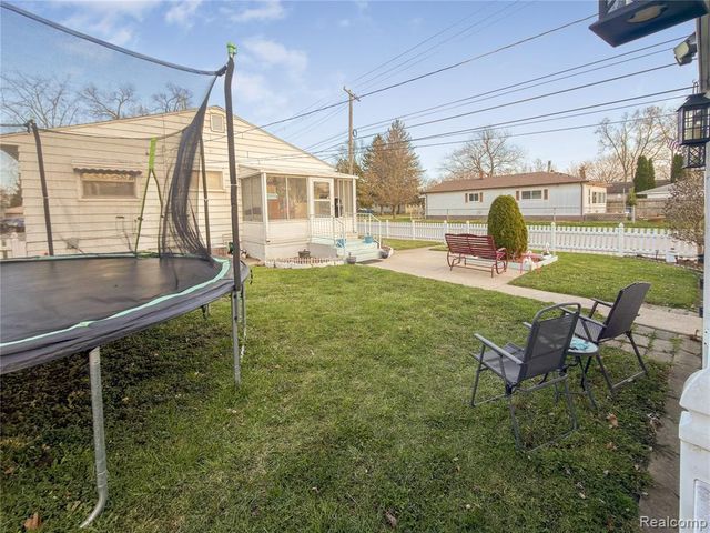 4710 Edgewood Street, Dearborn Heights, MI 48125