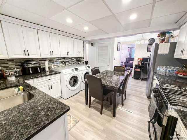 4710 Edgewood Street, Dearborn Heights, MI 48125