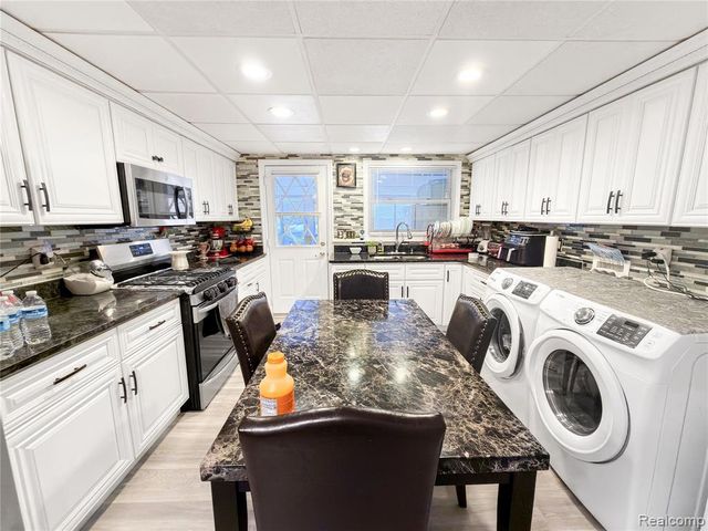 4710 Edgewood Street, Dearborn Heights, MI 48125