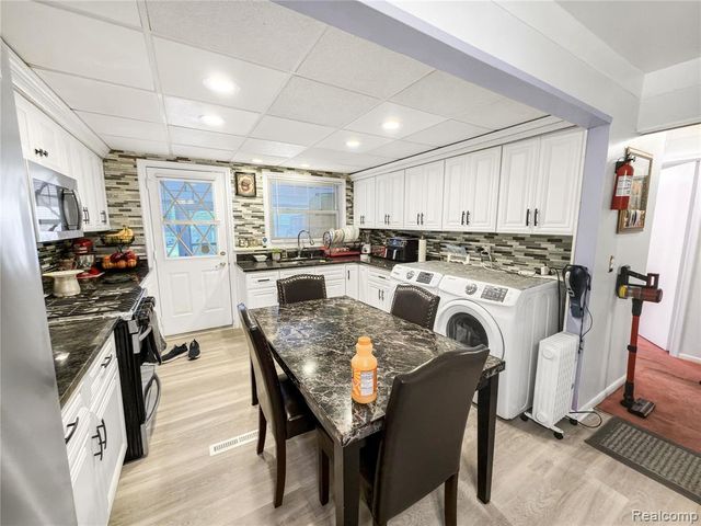 4710 Edgewood Street, Dearborn Heights, MI 48125