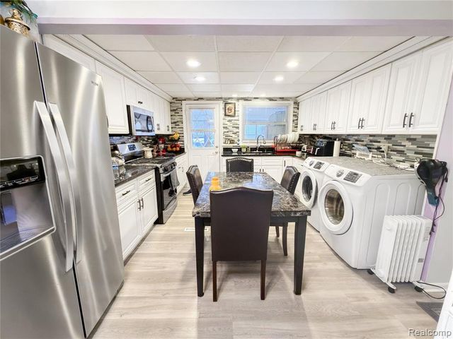 4710 Edgewood Street, Dearborn Heights, MI 48125