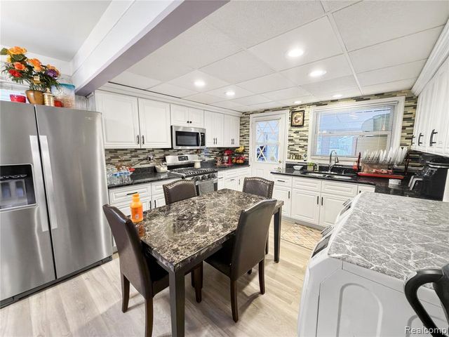 4710 Edgewood Street, Dearborn Heights, MI 48125