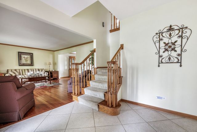 8903 Vail Lane, Woodridge, IL 60517