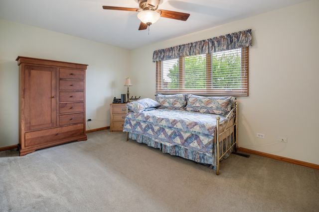 8903 Vail Lane, Woodridge, IL 60517