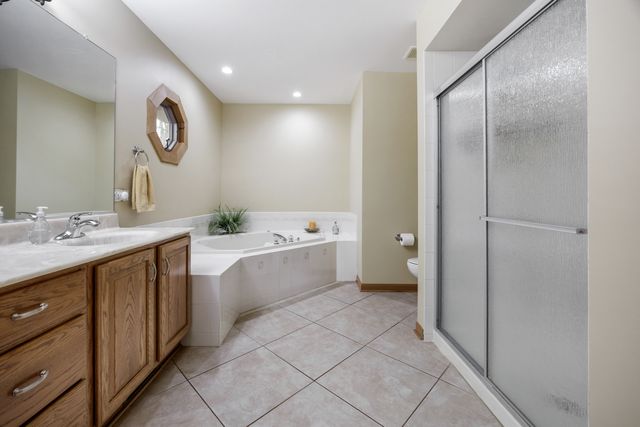 8903 Vail Lane, Woodridge, IL 60517