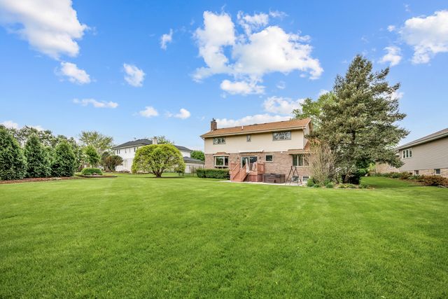 8903 Vail Lane, Woodridge, IL 60517